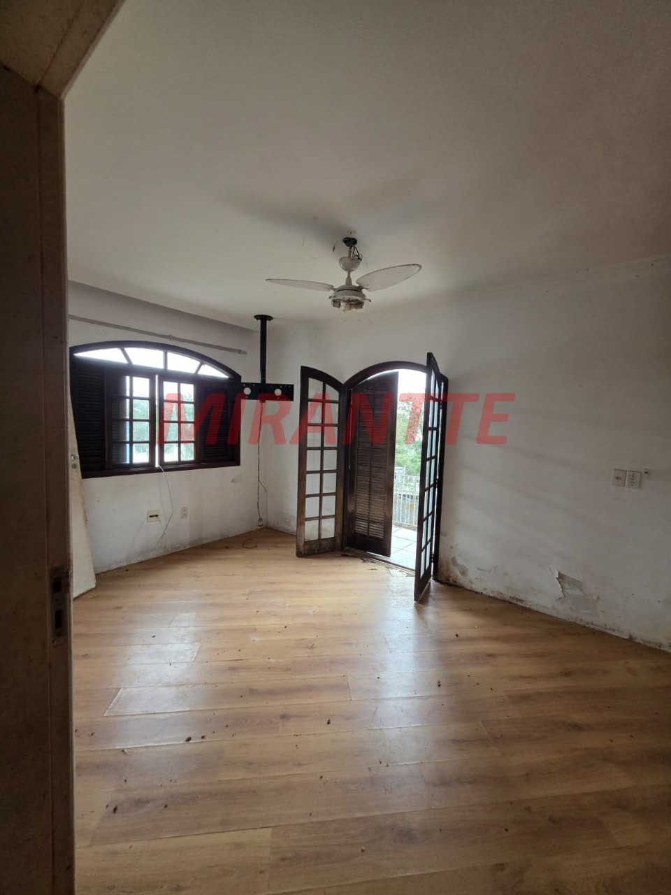 Sobrado de 371.4m² com 4 quartos em Serra Da Cantareira