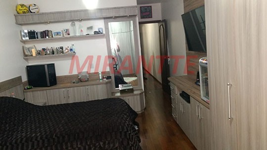 Sobrado de 196m² com 3 quartos em Vila Mazzei