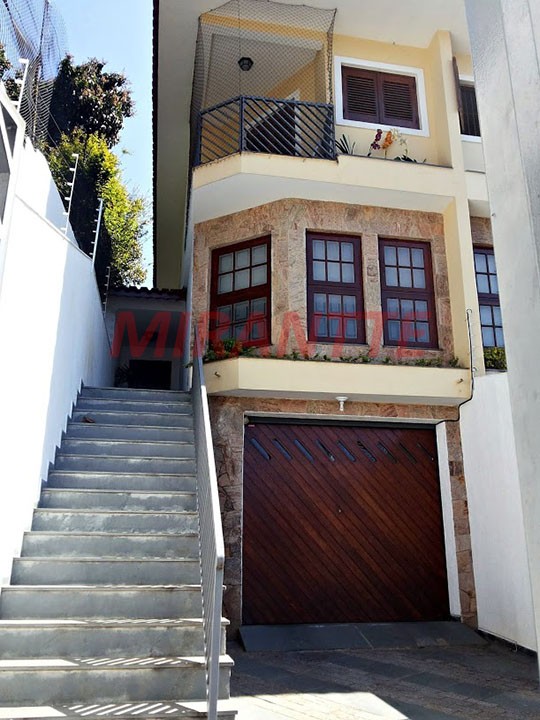 Sobrado de 196m² com 3 quartos em Vila Mazzei