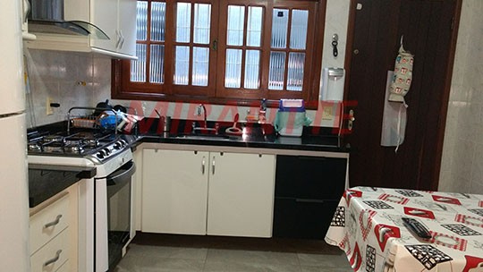 Sobrado de 196m² com 3 quartos em Vila Mazzei