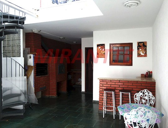 Sobrado de 196m² com 3 quartos em Vila Mazzei