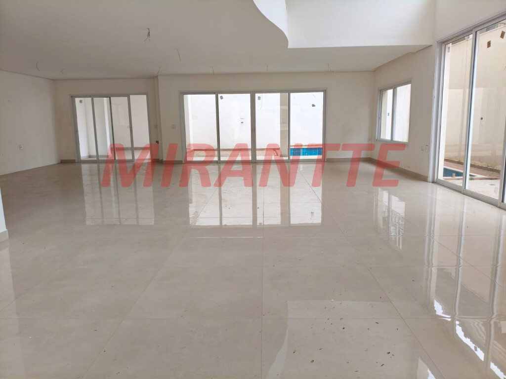 Cond. fechado de 515m² com 4 quartos em Tucuruvi