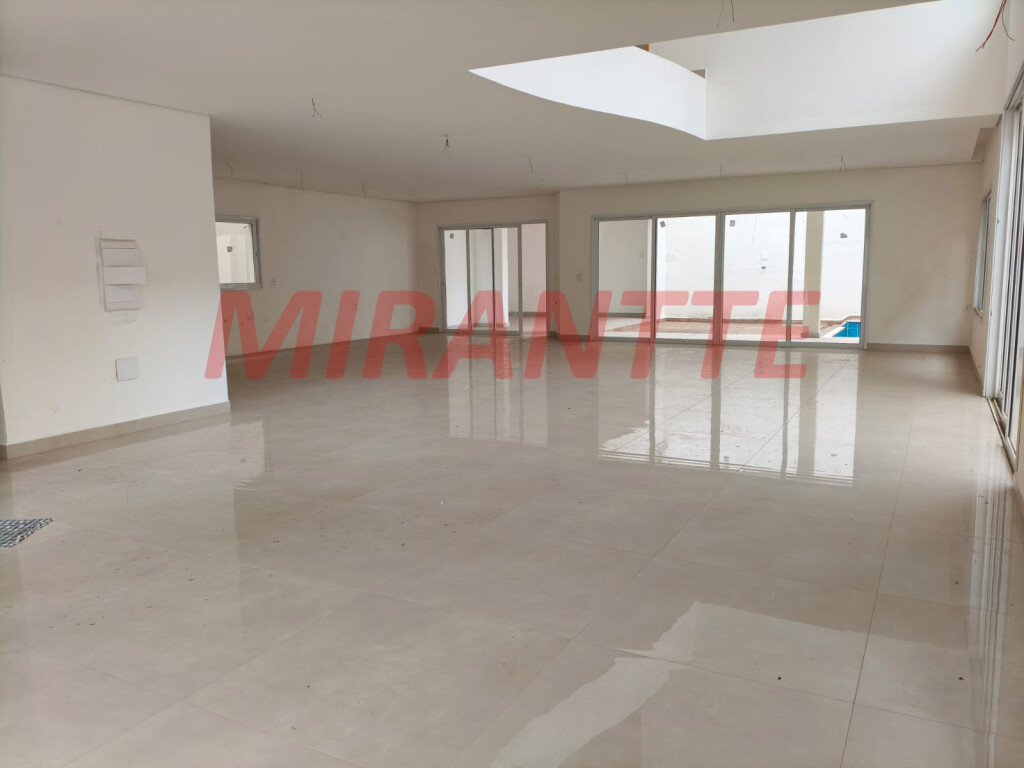 Cond. fechado de 515m² com 4 quartos em Tucuruvi