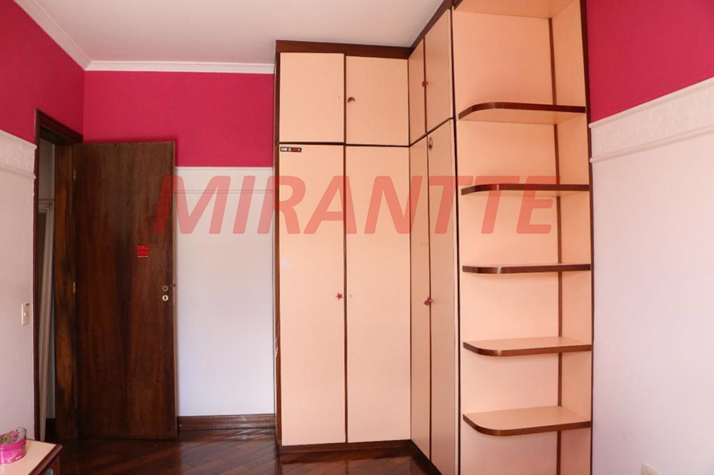 Sobrado de 300m² com 4 quartos em Vila Nivi