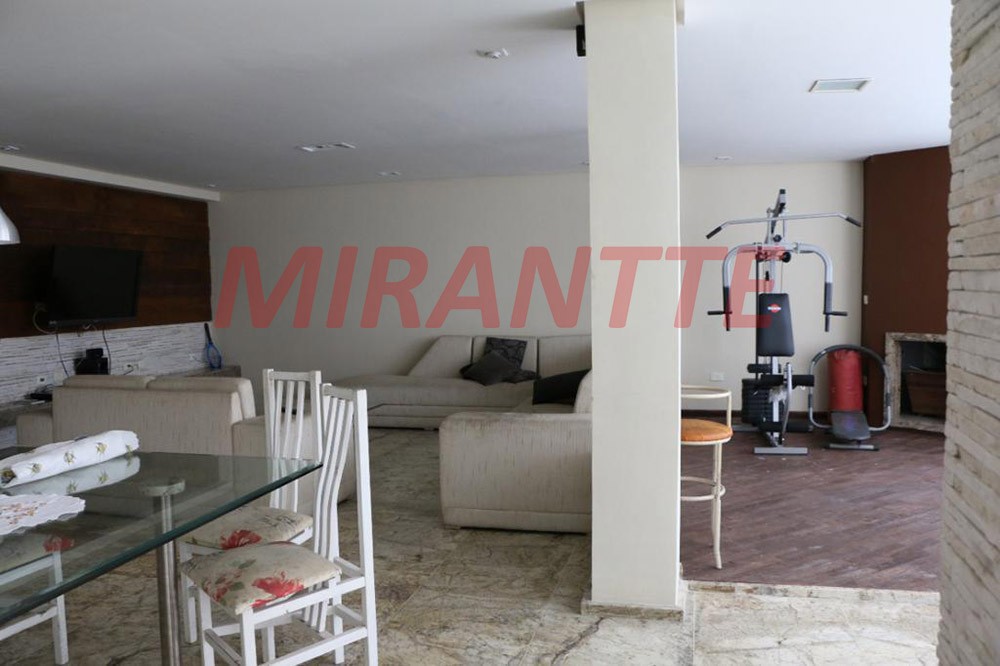 Sobrado de 300m² com 4 quartos em Vila Nivi