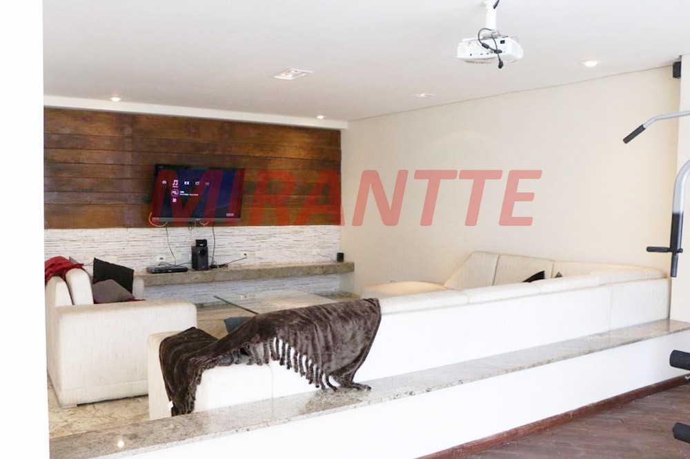 Sobrado de 300m² com 4 quartos em Vila Nivi