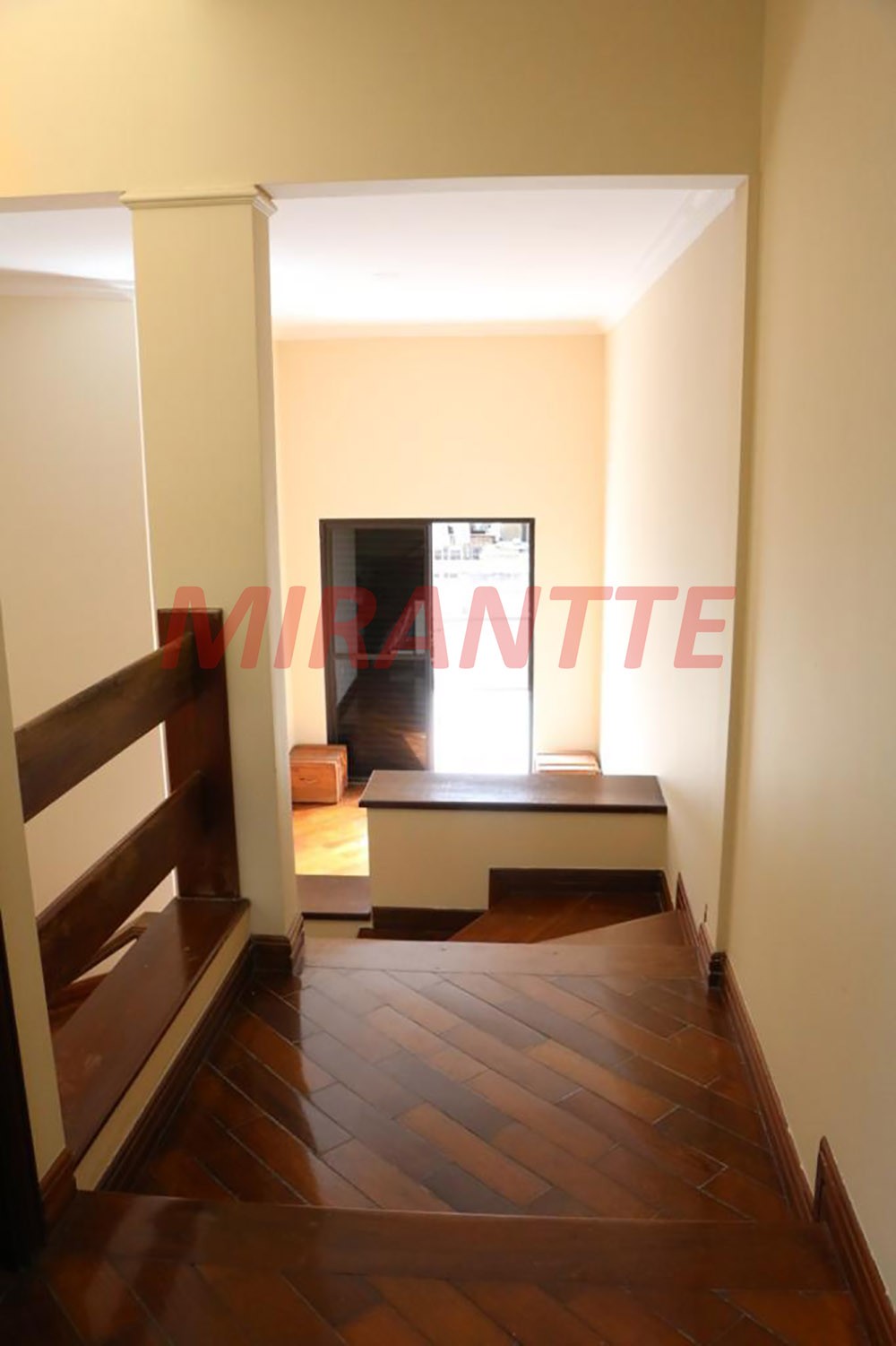 Sobrado de 300m² com 4 quartos em Vila Nivi