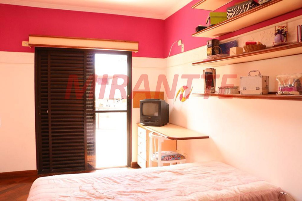 Sobrado de 300m² com 4 quartos em Vila Nivi