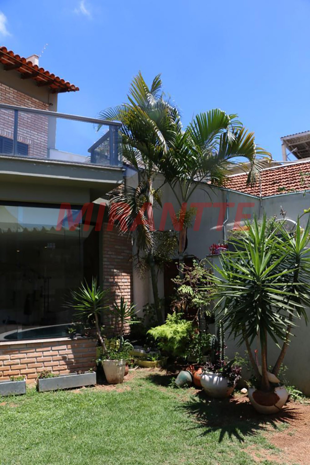 Sobrado de 300m² com 4 quartos em Vila Nivi