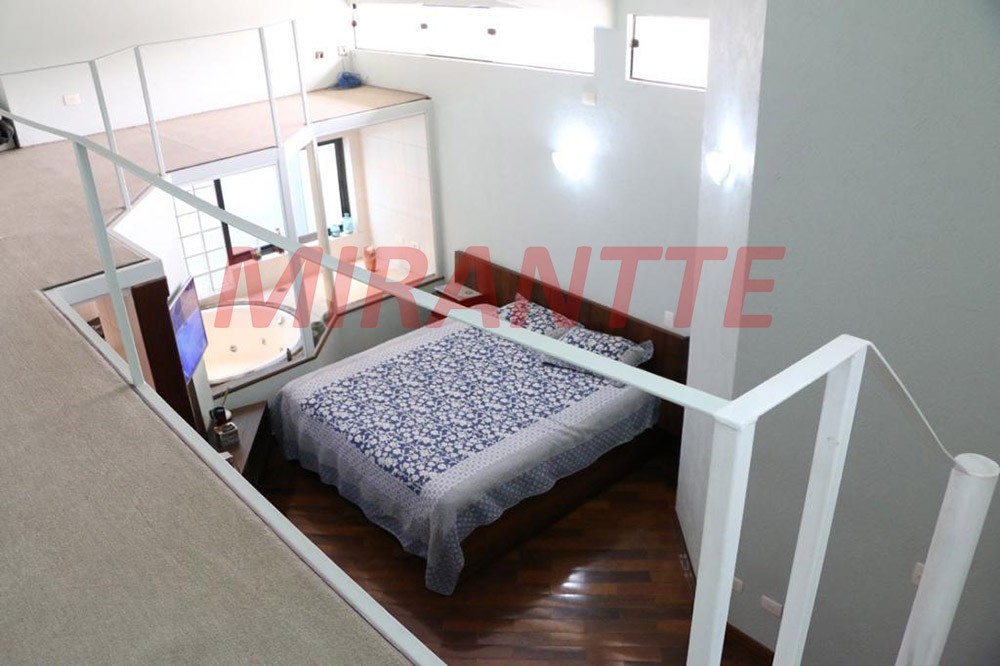 Sobrado de 300m² com 4 quartos em Vila Nivi