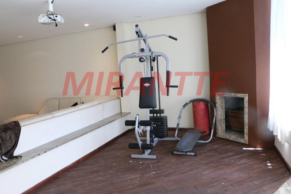 Sobrado de 300m² com 4 quartos em Vila Nivi