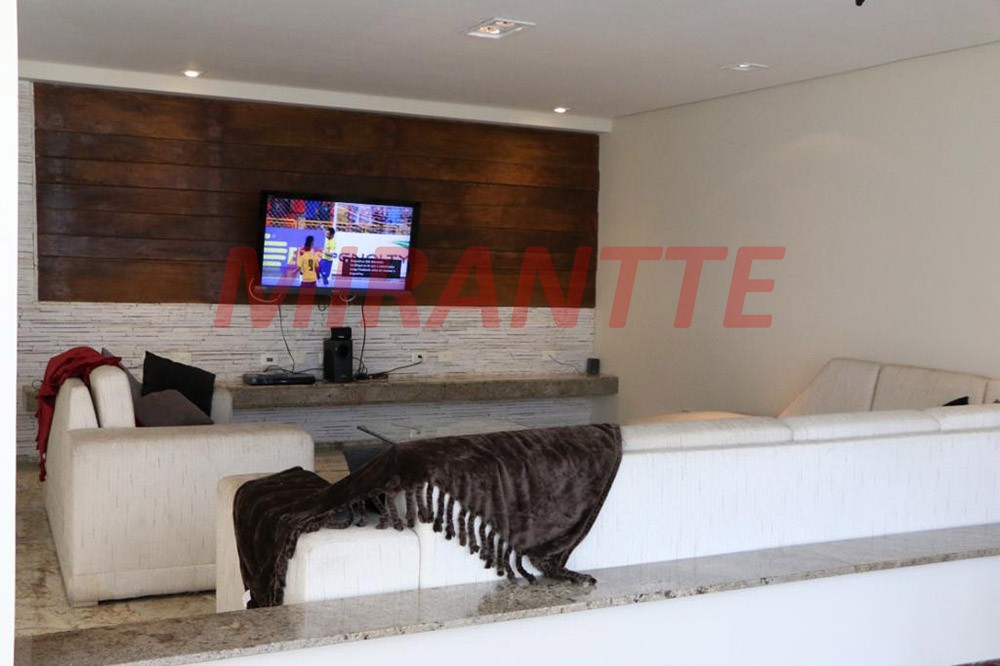 Sobrado de 300m² com 4 quartos em Vila Nivi