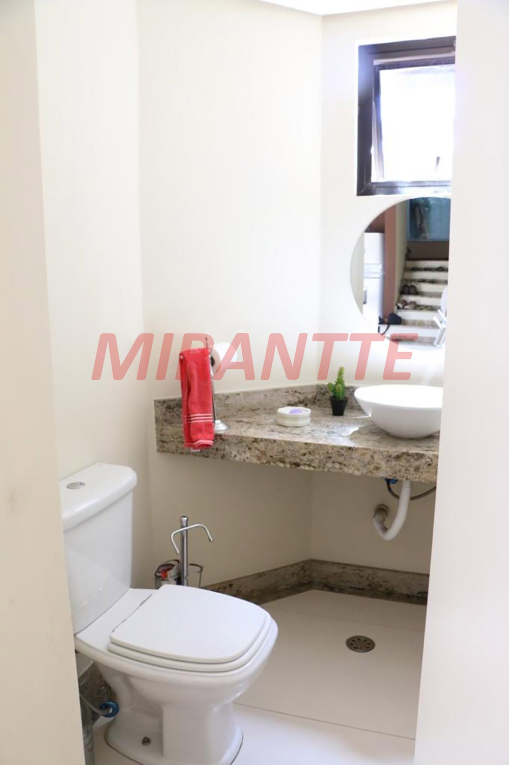 Sobrado de 300m² com 4 quartos em Vila Nivi