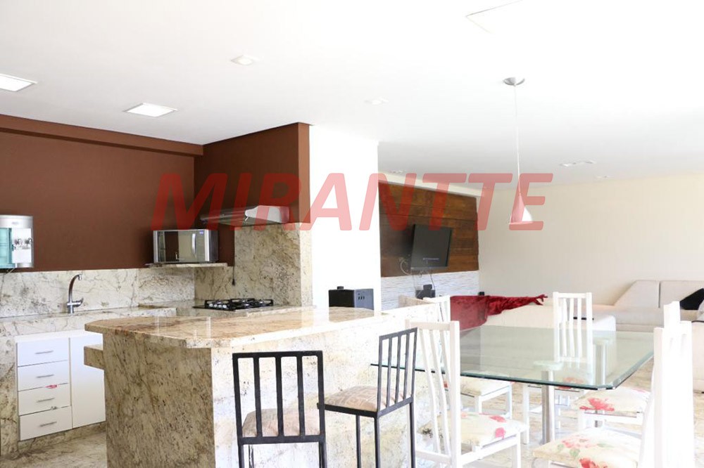Sobrado de 300m² com 4 quartos em Vila Nivi