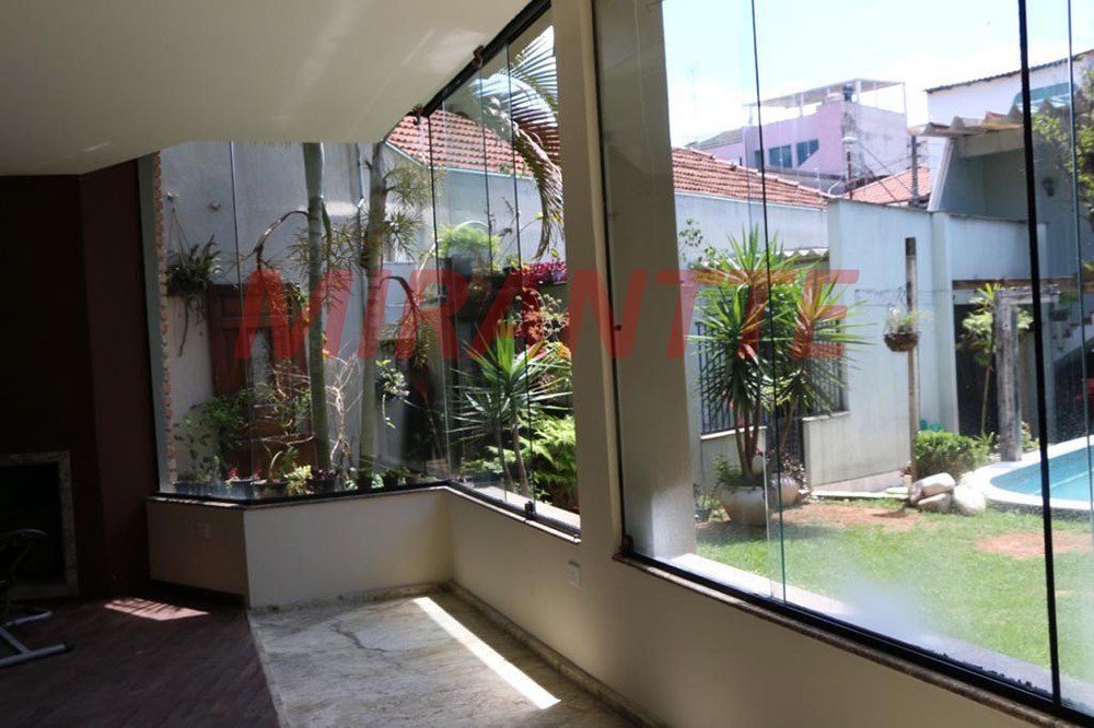 Sobrado de 300m² com 4 quartos em Vila Nivi
