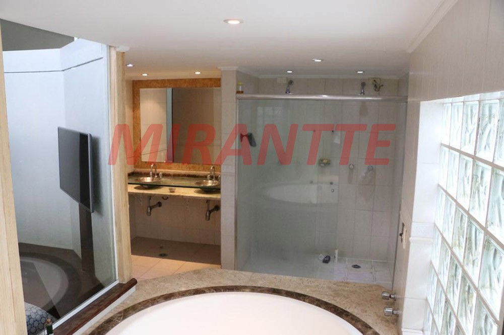 Sobrado de 300m² com 4 quartos em Vila Nivi