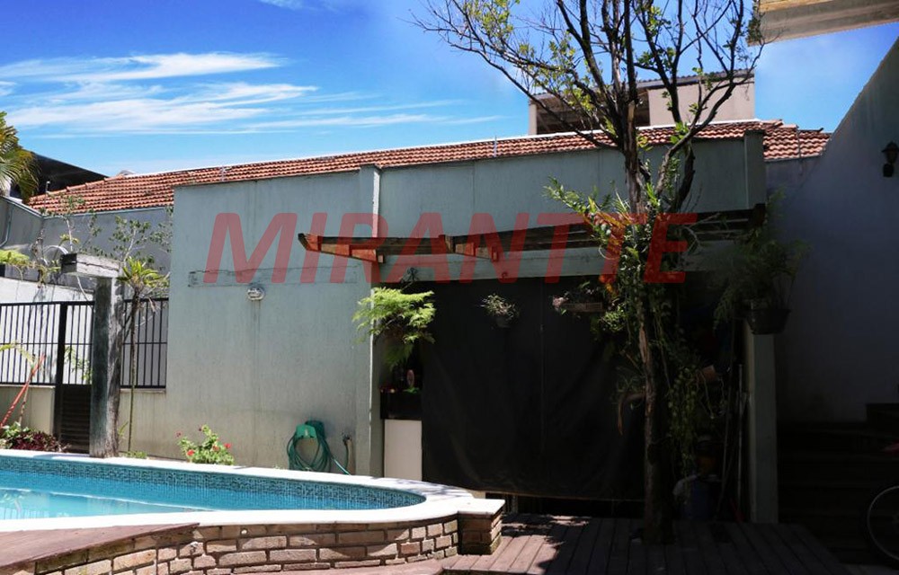 Sobrado de 300m² com 4 quartos em Vila Nivi