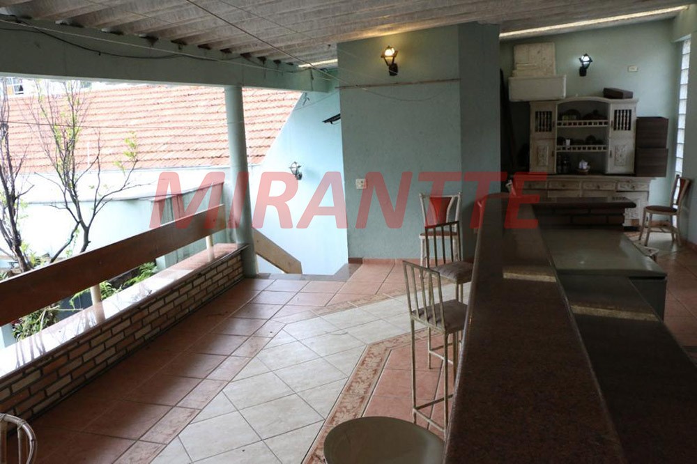 Sobrado de 300m² com 4 quartos em Vila Nivi