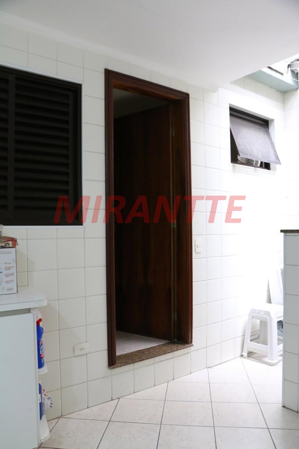 Sobrado de 300m² com 4 quartos em Vila Nivi