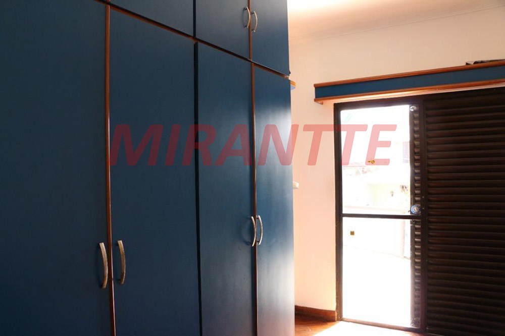 Sobrado de 300m² com 4 quartos em Vila Nivi