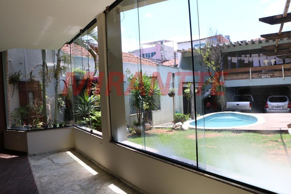 Sobrado de 300m² com 4 quartos em Vila Nivi