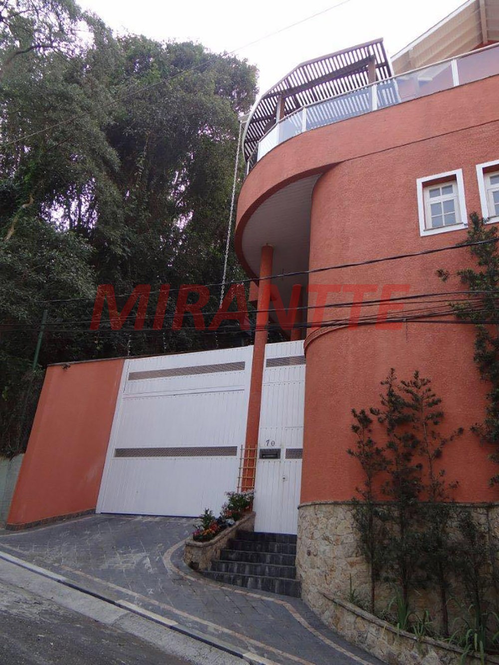 Sobrado de 513m² com 4 quartos em Jardim Bibi