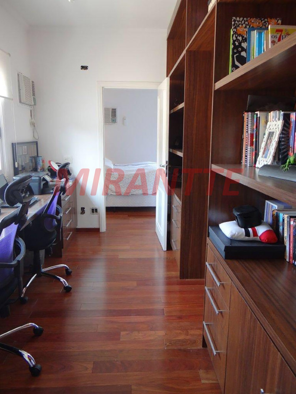 Sobrado de 513m² com 4 quartos em Jardim Bibi
