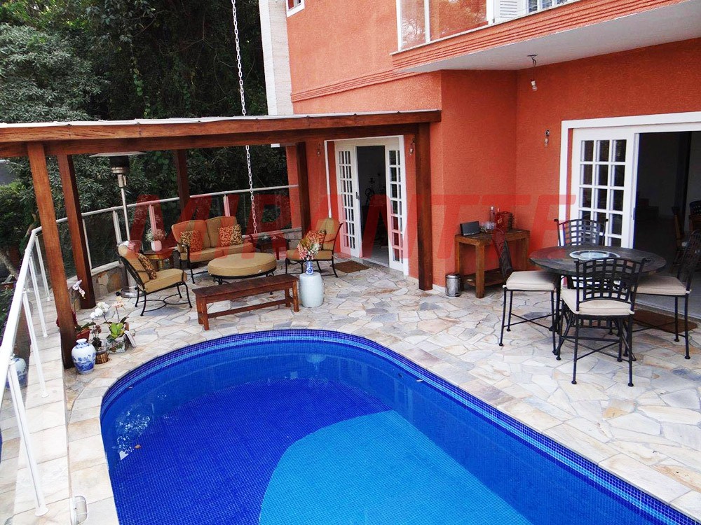 Sobrado de 513m² com 4 quartos em Jardim Bibi