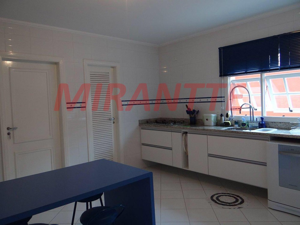 Sobrado de 513m² com 4 quartos em Jardim Bibi