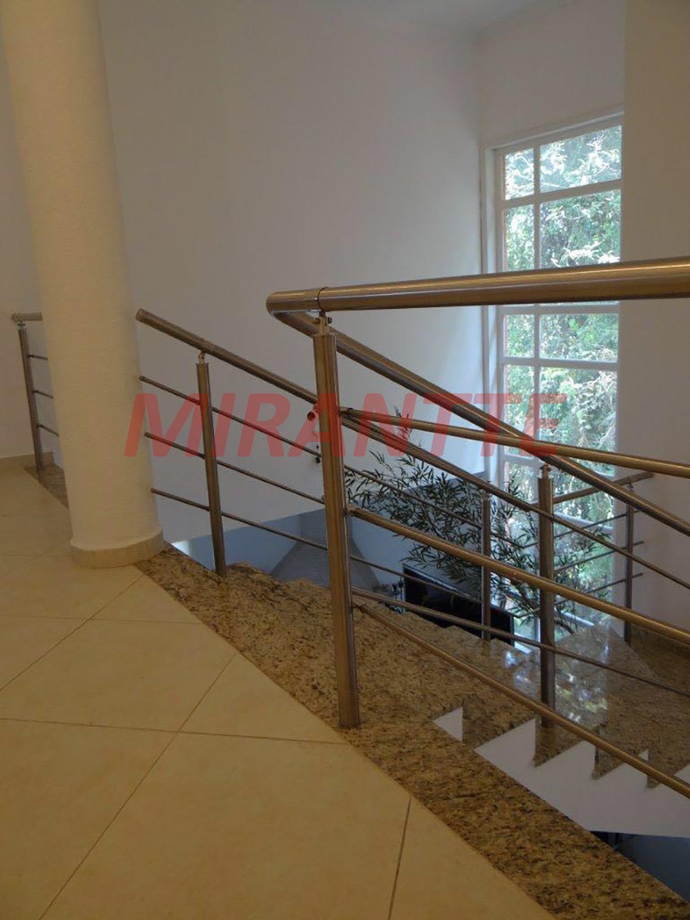 Sobrado de 513m² com 4 quartos em Jardim Bibi