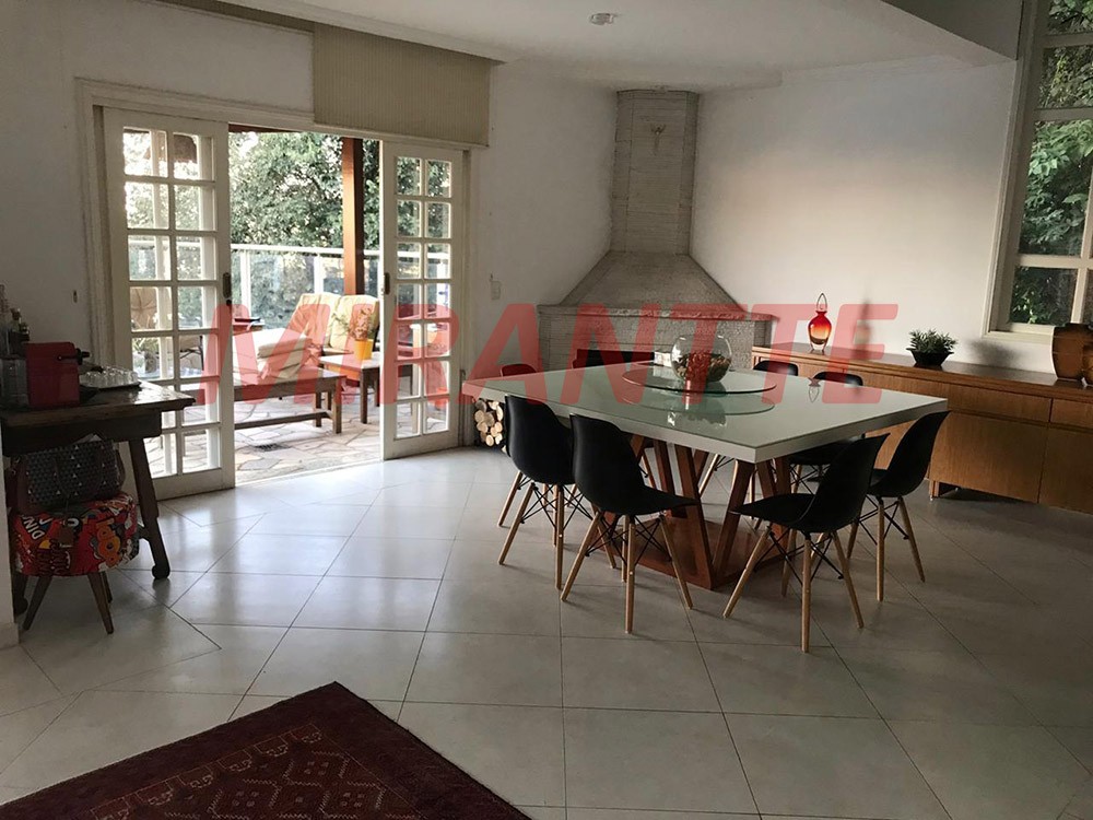 Sobrado de 513m² com 4 quartos em Jardim Bibi