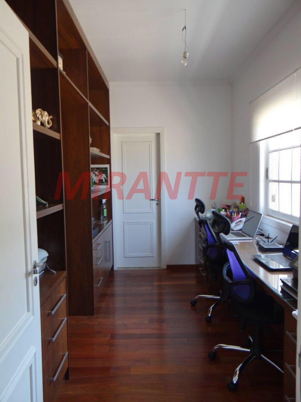 Sobrado de 513m² com 4 quartos em Jardim Bibi