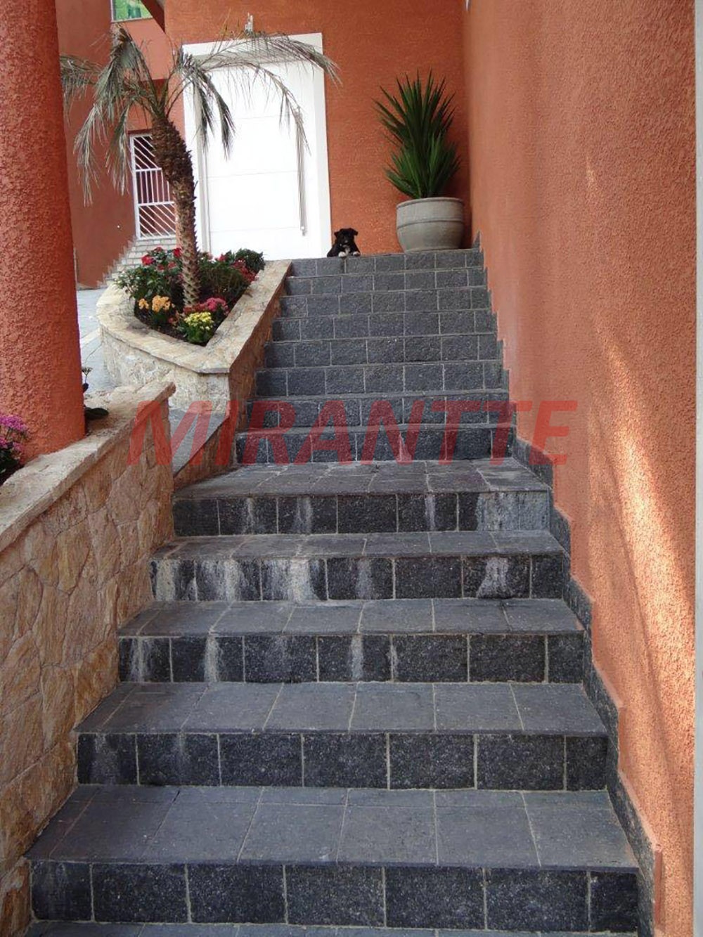 Sobrado de 513m² com 4 quartos em Jardim Bibi
