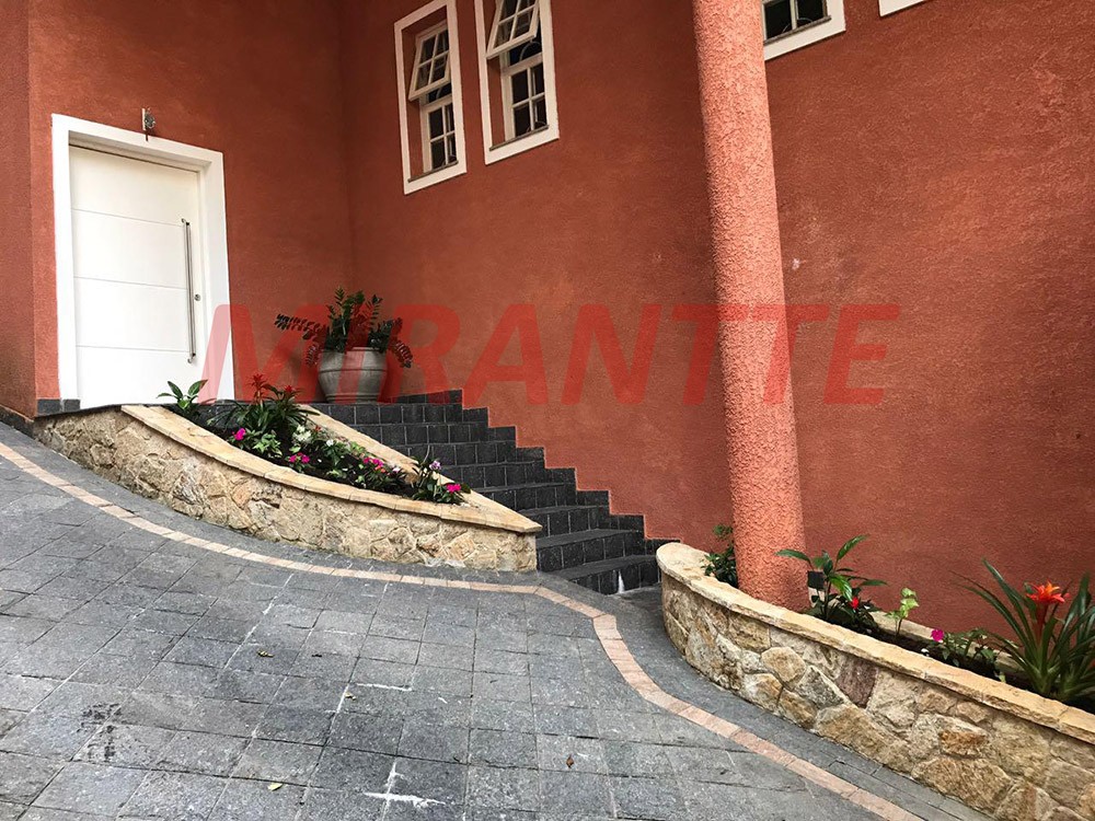 Sobrado de 513m² com 4 quartos em Jardim Bibi