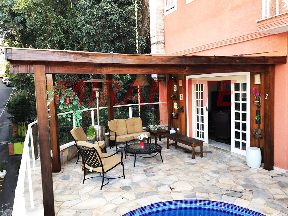 Sobrado de 513m² com 4 quartos em Jardim Bibi