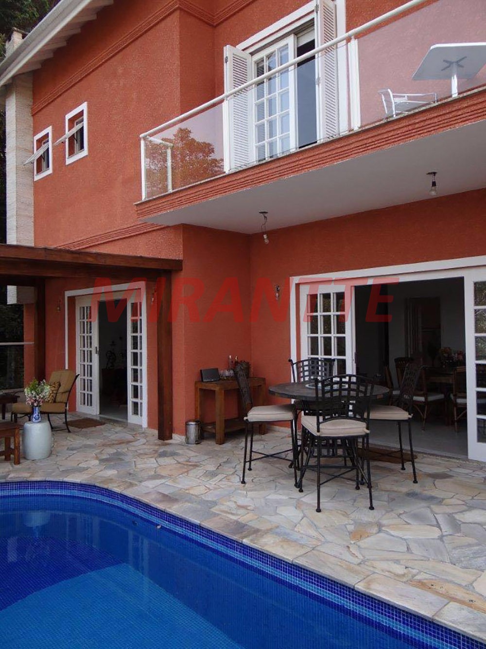 Sobrado de 513m² com 4 quartos em Jardim Bibi