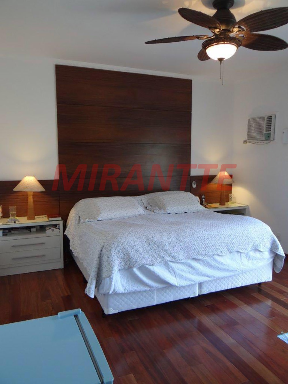 Sobrado de 513m² com 4 quartos em Jardim Bibi