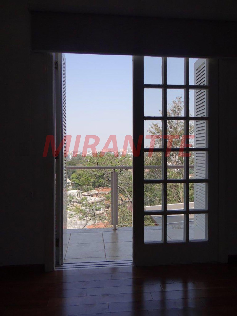 Sobrado de 513m² com 4 quartos em Jardim Bibi