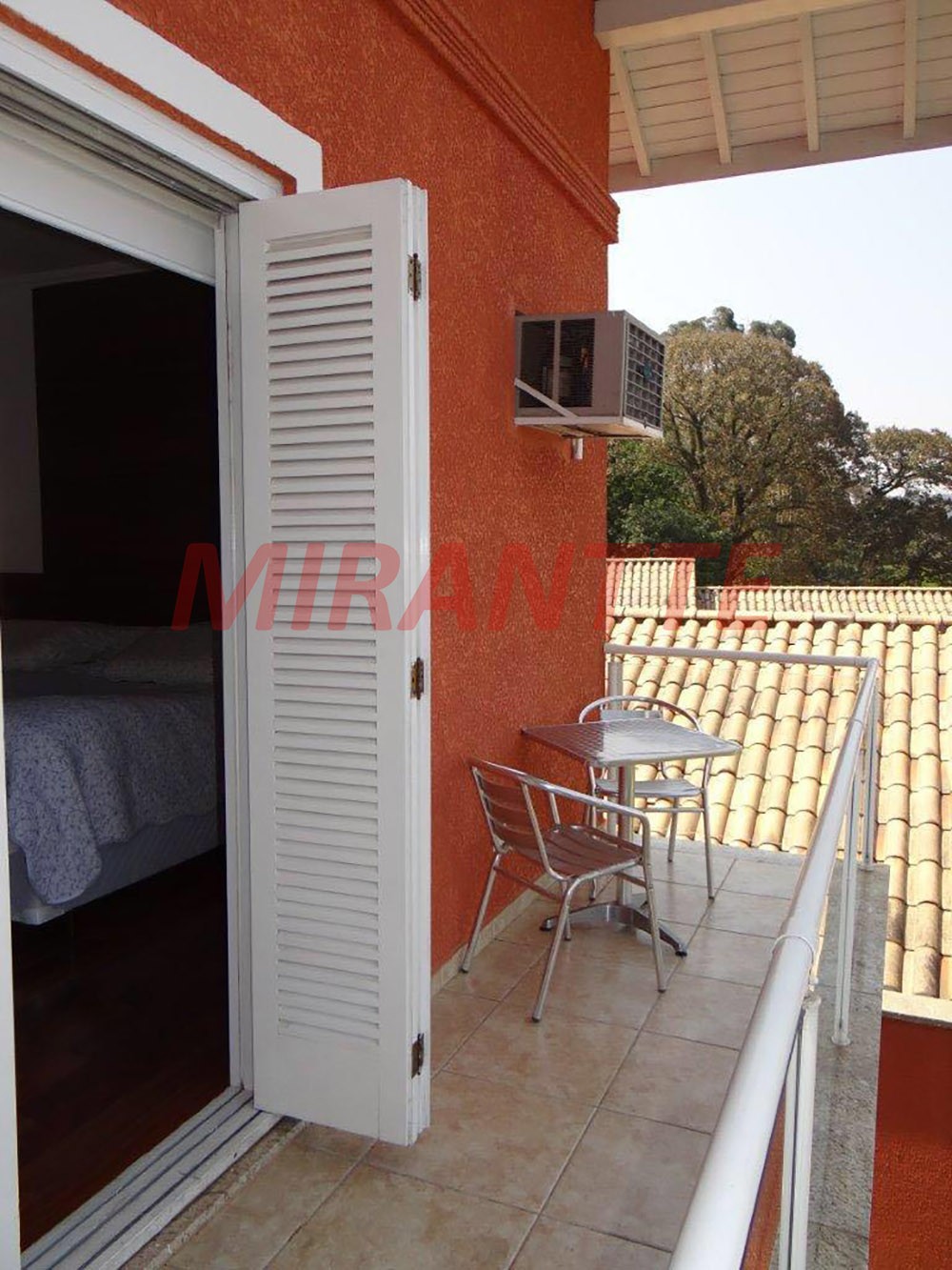 Sobrado de 513m² com 4 quartos em Jardim Bibi