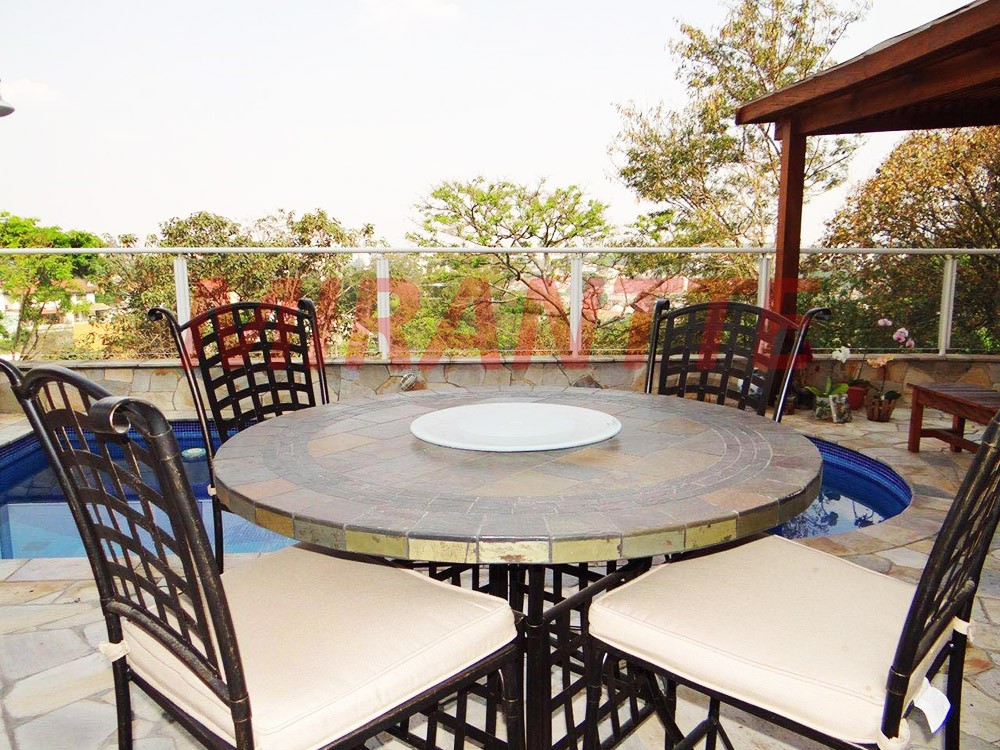 Sobrado de 513m² com 4 quartos em Jardim Bibi