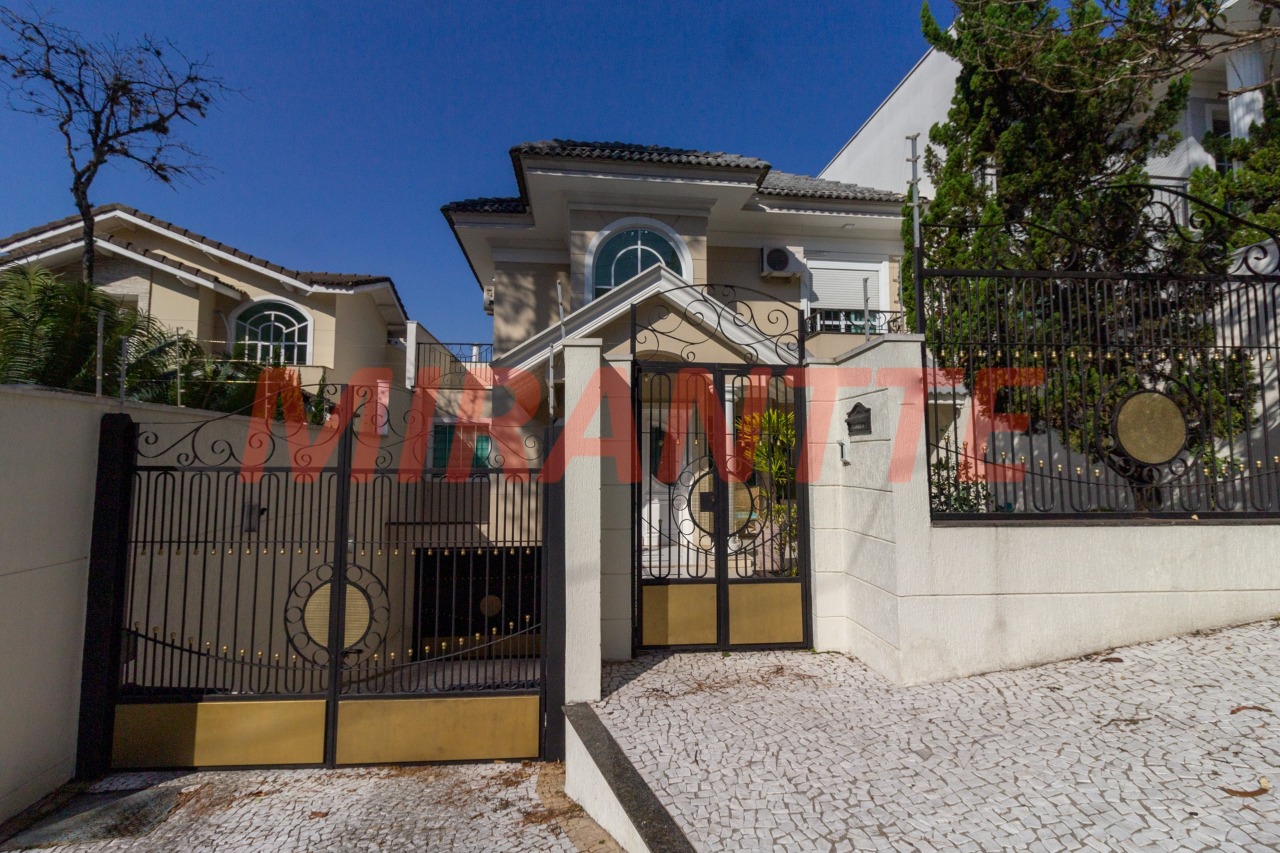Sobrado de 474m² com 4 quartos em Tremembe