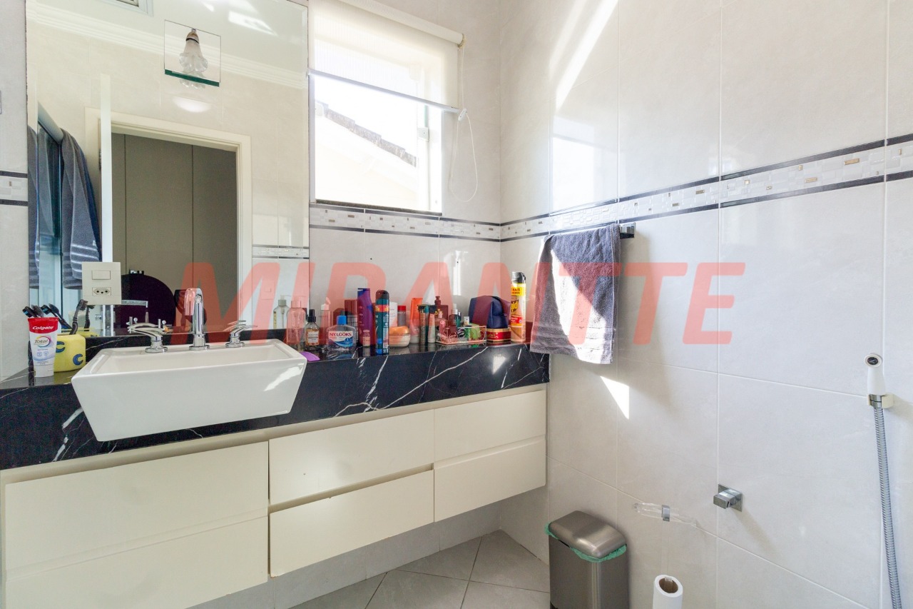 Sobrado de 474m² com 4 quartos em Tremembe