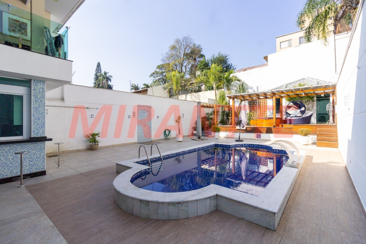 Sobrado de 474m² com 4 quartos em Tremembe
