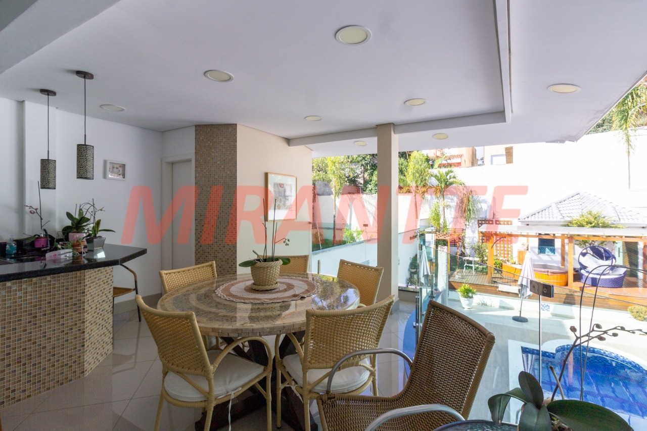 Sobrado de 474m² com 4 quartos em Tremembe