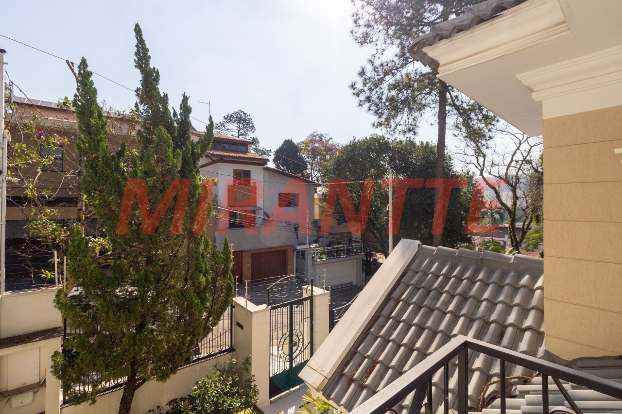 Sobrado de 474m² com 4 quartos em Tremembe