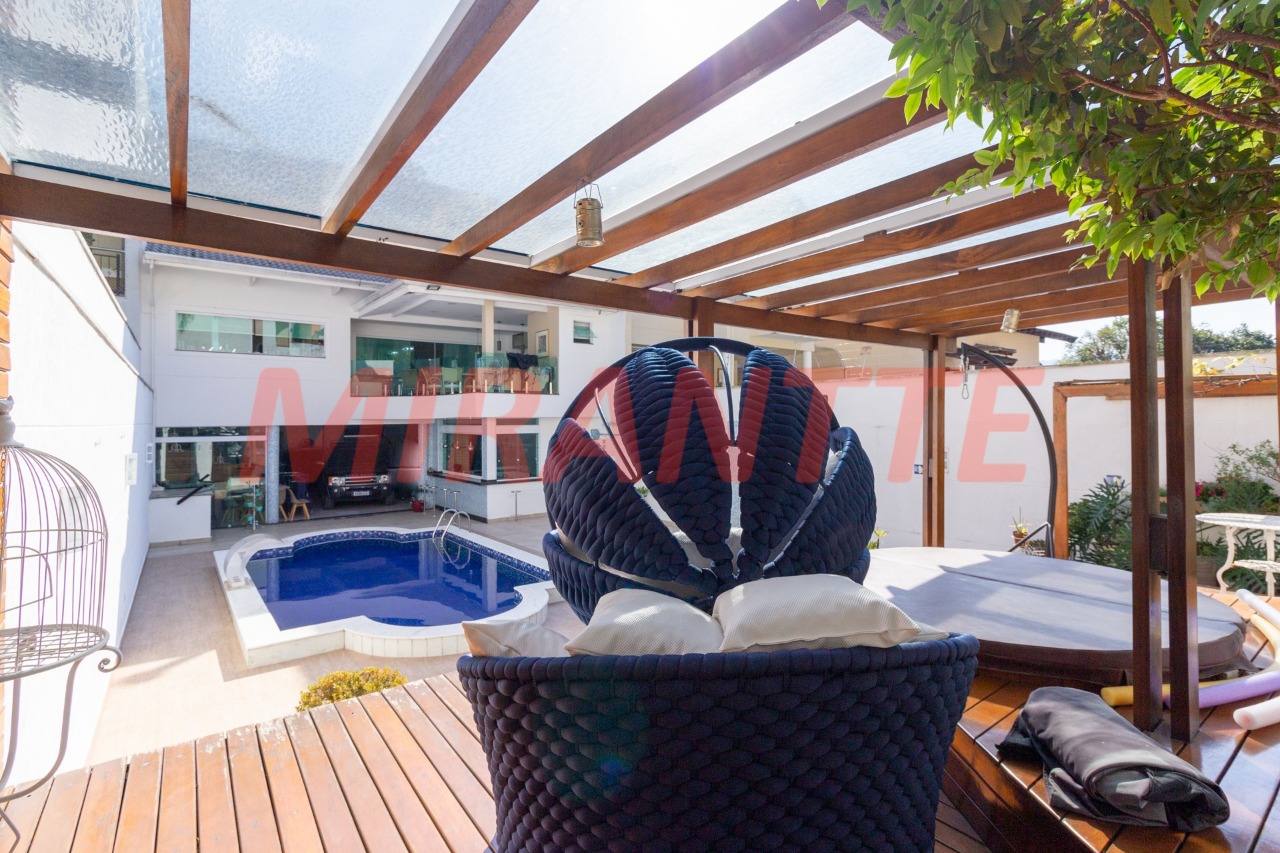 Sobrado de 474m² com 4 quartos em Tremembe