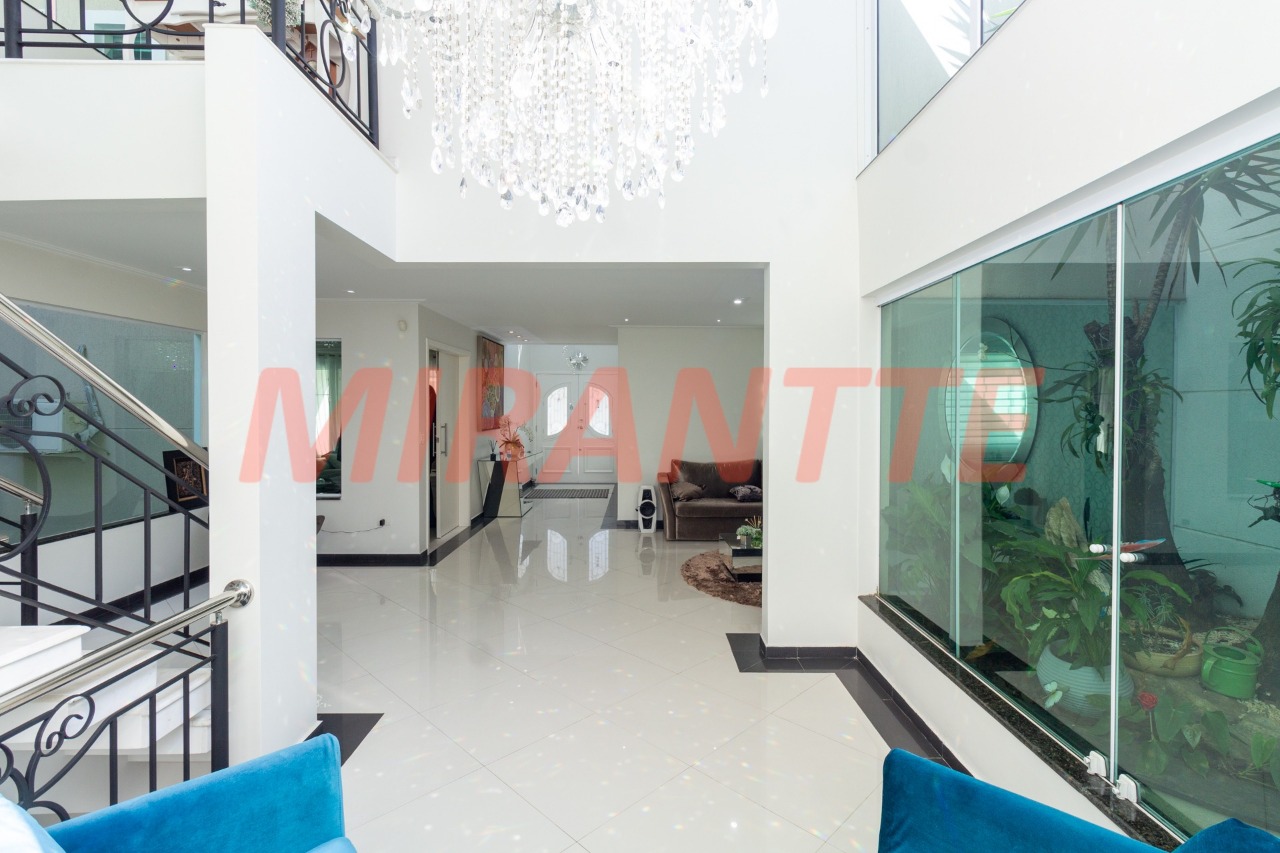 Sobrado de 474m² com 4 quartos em Tremembe