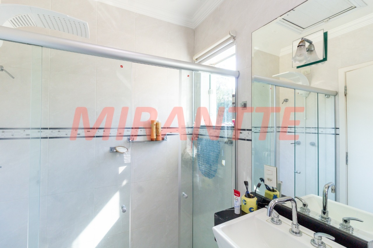 Sobrado de 474m² com 4 quartos em Tremembe
