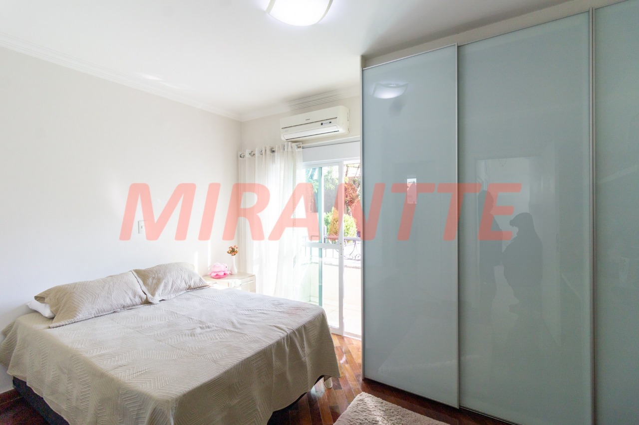 Sobrado de 474m² com 4 quartos em Tremembe