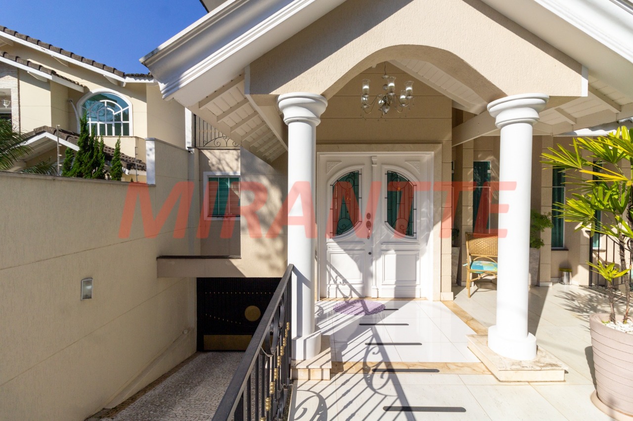 Sobrado de 474m² com 4 quartos em Tremembe